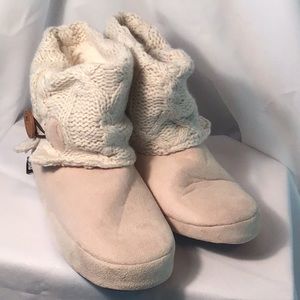 Muk Luks size L, cream with knit top,
